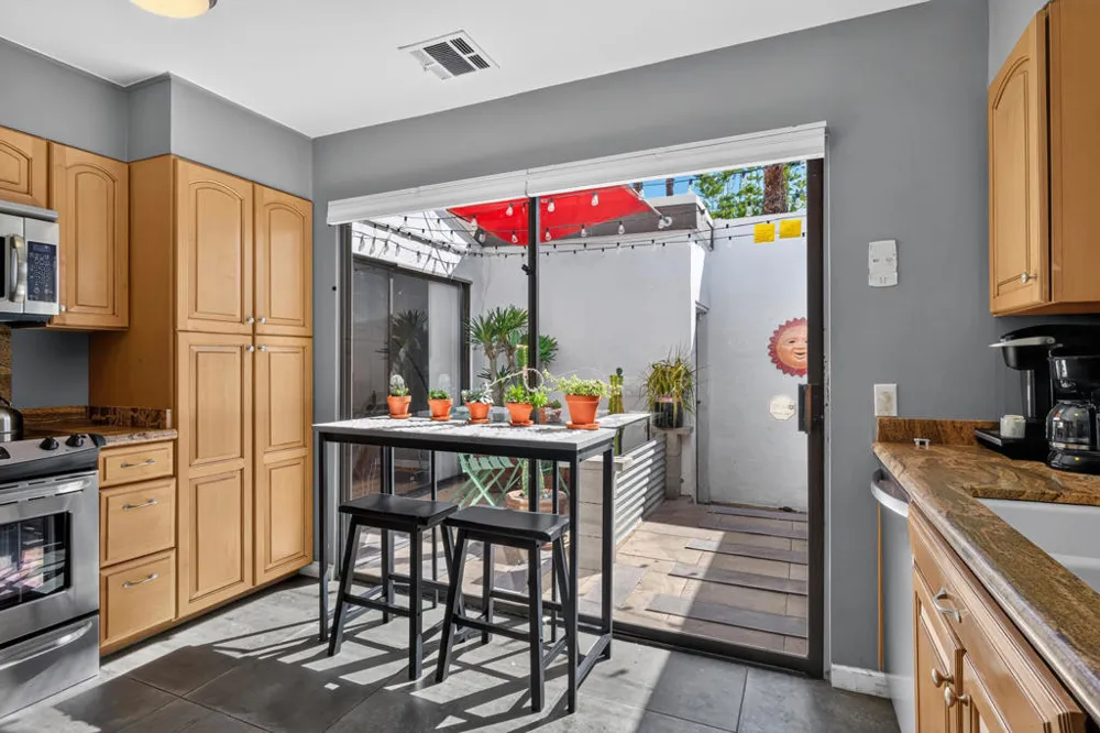 1742 E Camino Parocela Palm Springs, CA 92264