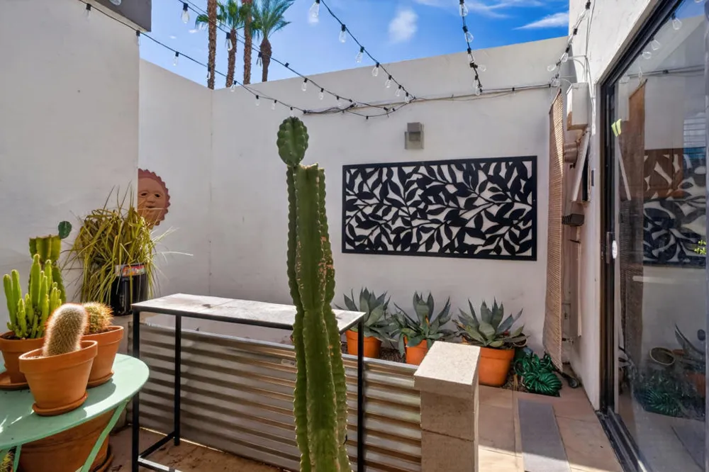 1742 E Camino Parocela Palm Springs, CA 92264