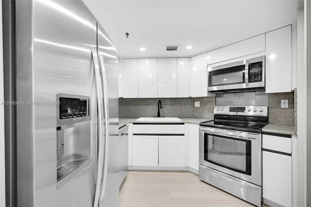 6767 Collins Ave #1403 Miami Beach, FL 33141