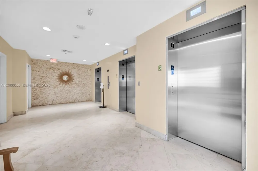 6767 Collins Ave #1403 Miami Beach, FL 33141