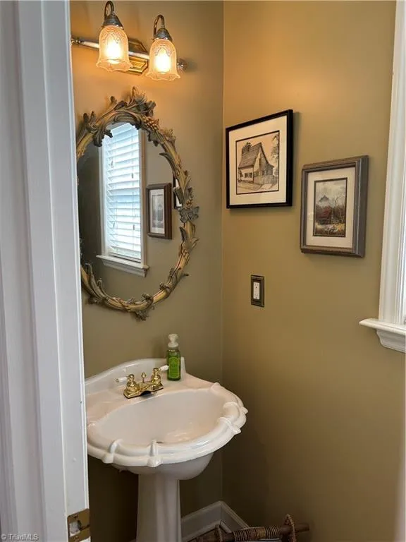 100 Cotswold Lane King, NC 27021