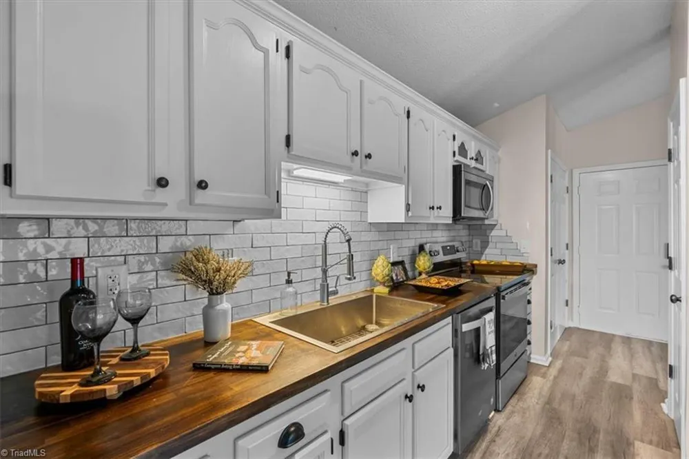 3701 Cotswold Terrace #7M Greensboro, NC 27410