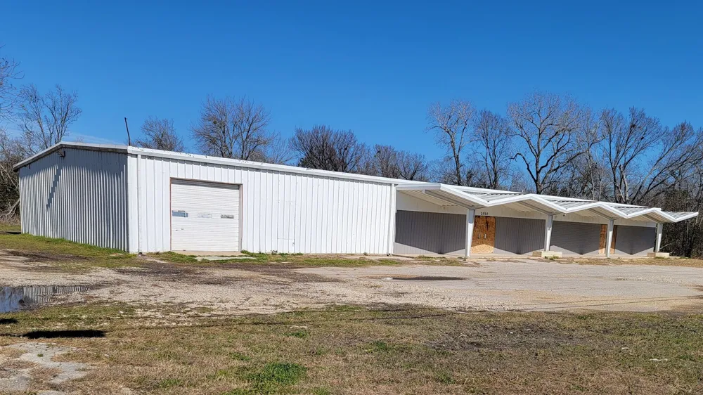 2010 W 2nd Street Taylor, TX 76574