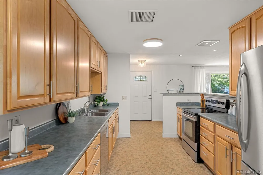 7044 Newland Street Arvada, CO 80003