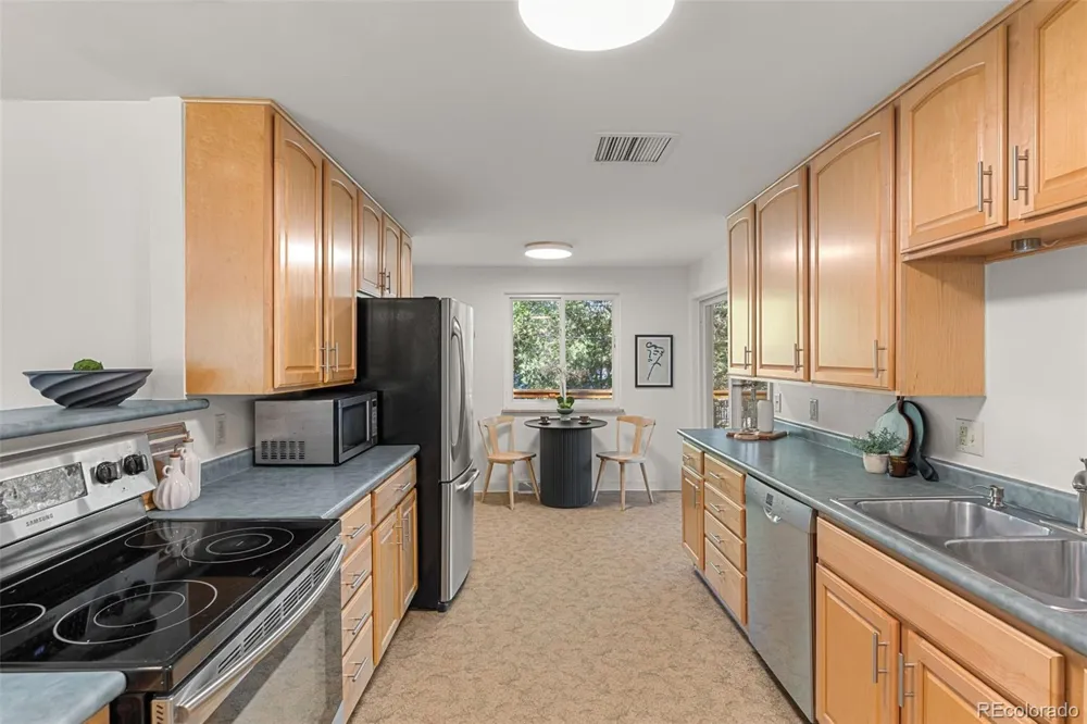 7044 Newland Street Arvada, CO 80003