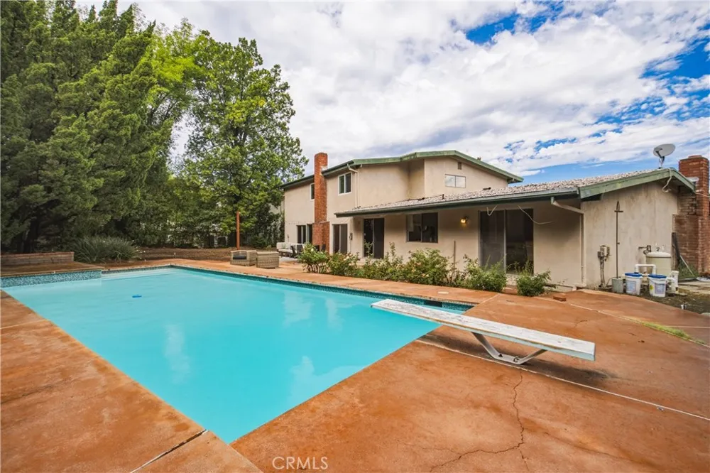 20164 Santa Rita Woodland Hills, CA 91364