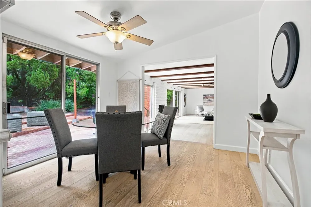 20164 Santa Rita Woodland Hills, CA 91364