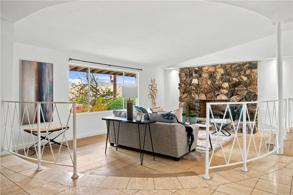 20164 Santa Rita Woodland Hills, CA 91364