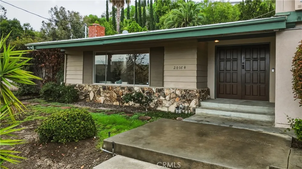 20164 Santa Rita Woodland Hills, CA 91364
