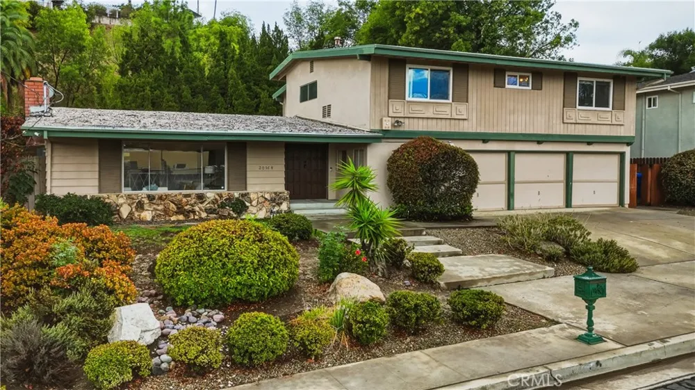 20164 Santa Rita Woodland Hills, CA 91364