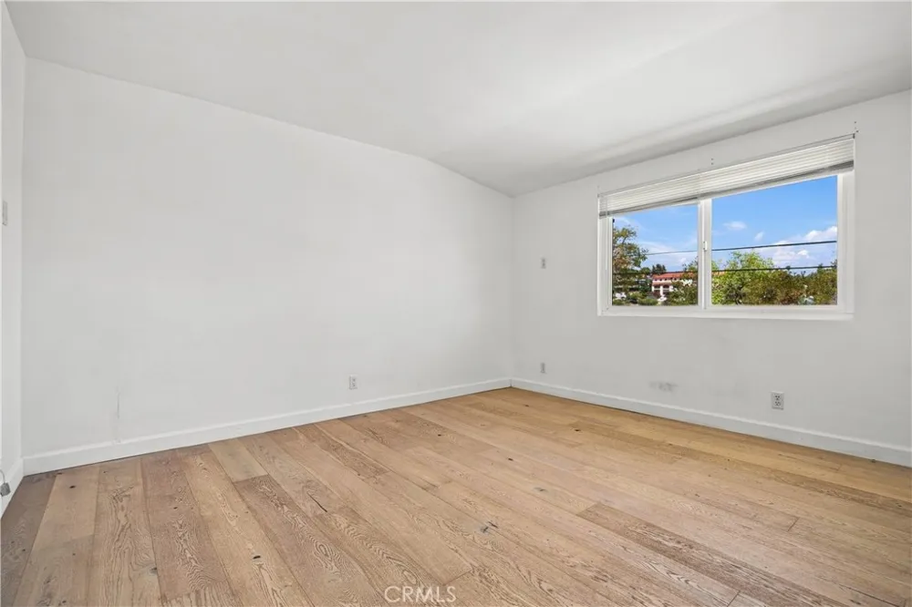 20164 Santa Rita Woodland Hills, CA 91364