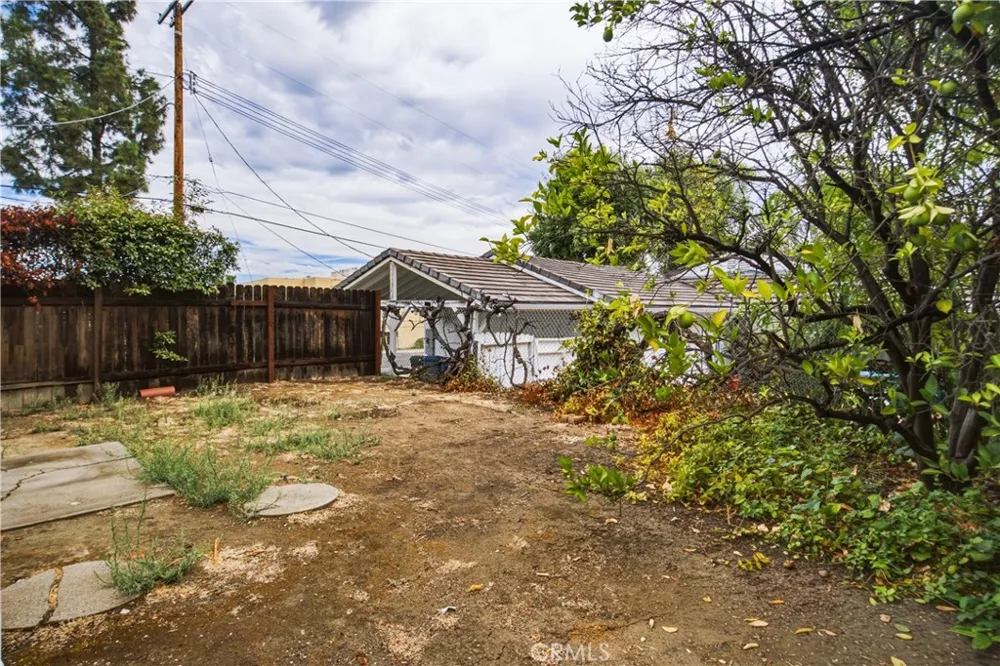 20164 Santa Rita Woodland Hills, CA 91364