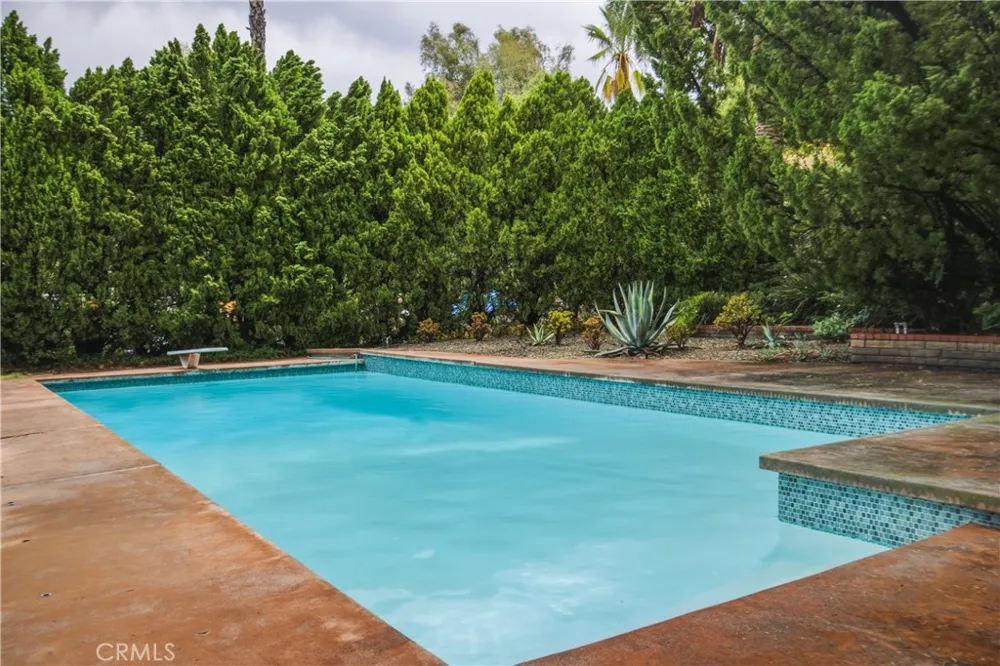 20164 Santa Rita Woodland Hills, CA 91364