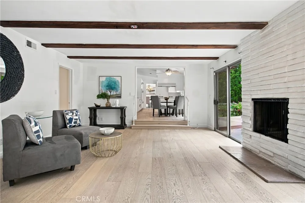 20164 Santa Rita Woodland Hills, CA 91364