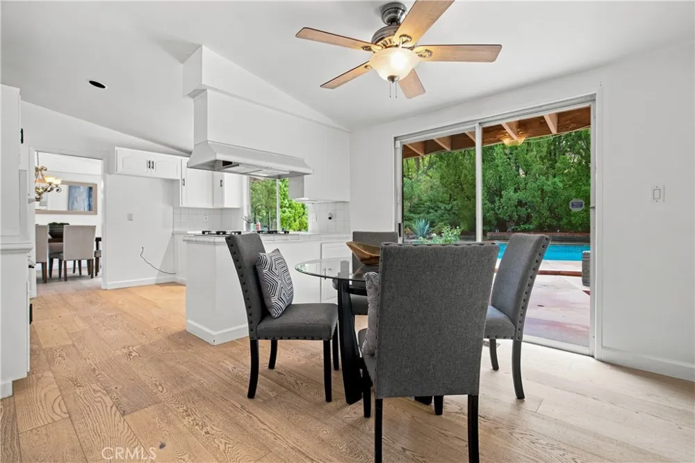 20164 Santa Rita Woodland Hills, CA 91364