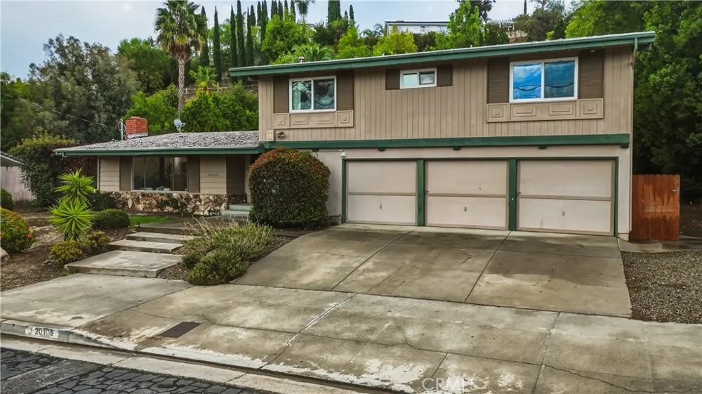 20164 Santa Rita Woodland Hills, CA 91364