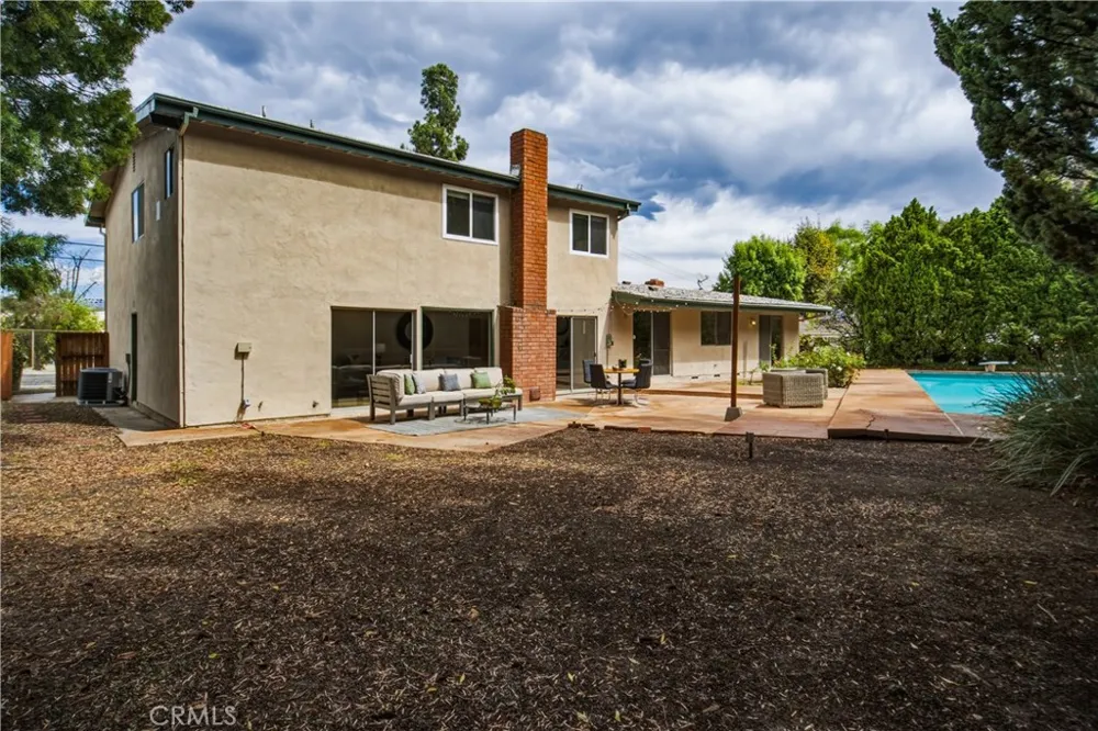 20164 Santa Rita Woodland Hills, CA 91364