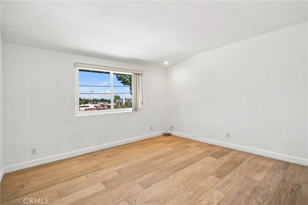 20164 Santa Rita Woodland Hills, CA 91364