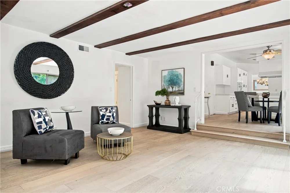 20164 Santa Rita Woodland Hills, CA 91364