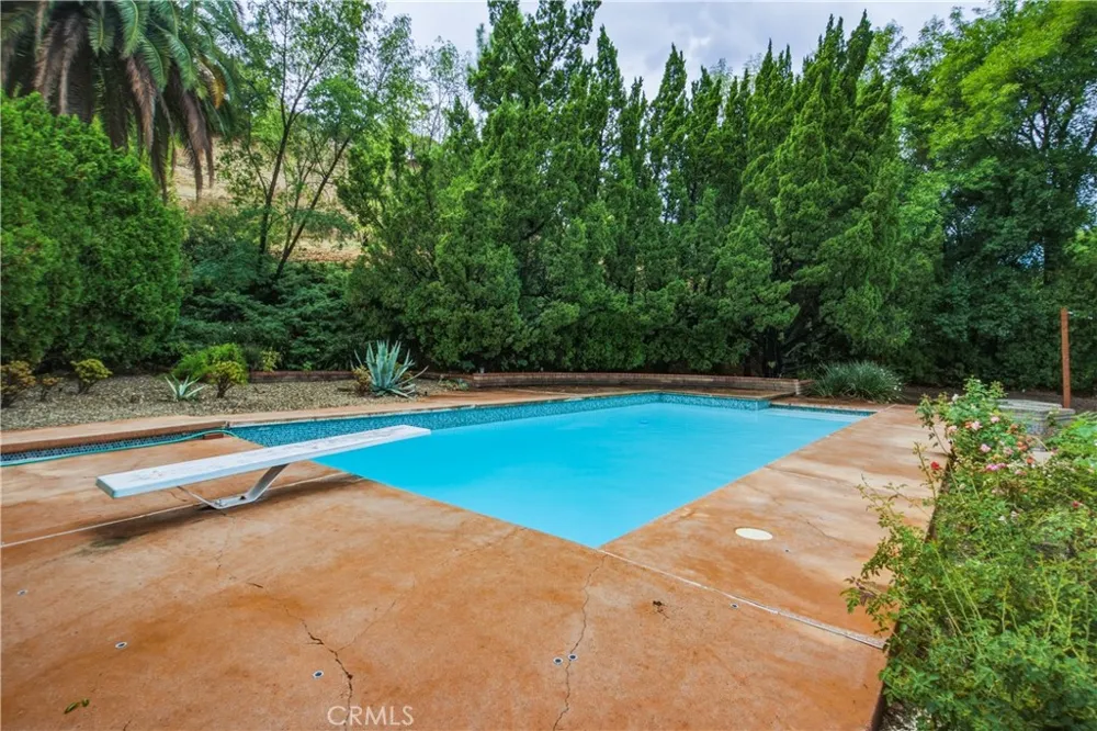 20164 Santa Rita Woodland Hills, CA 91364