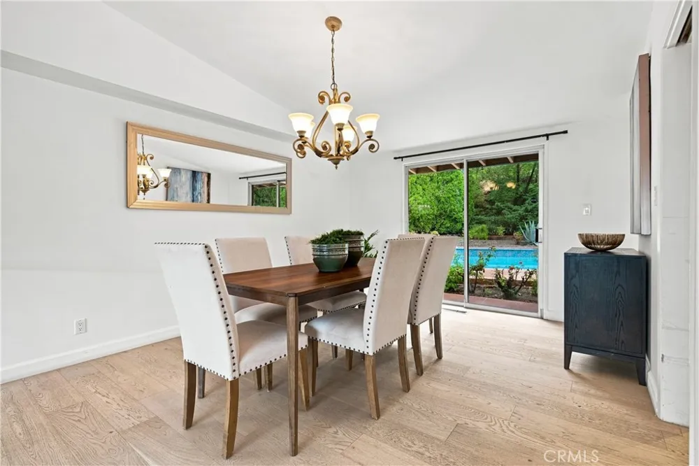 20164 Santa Rita Woodland Hills, CA 91364