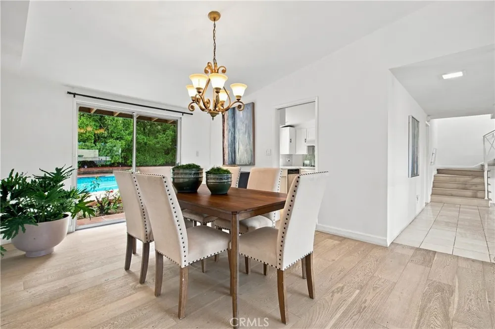 20164 Santa Rita Woodland Hills, CA 91364