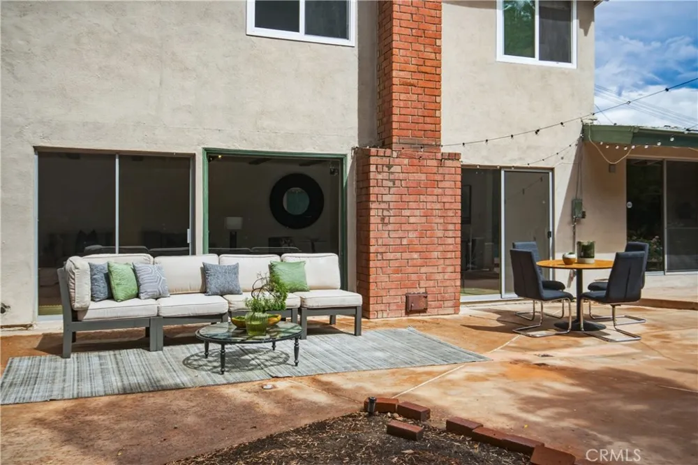 20164 Santa Rita Woodland Hills, CA 91364