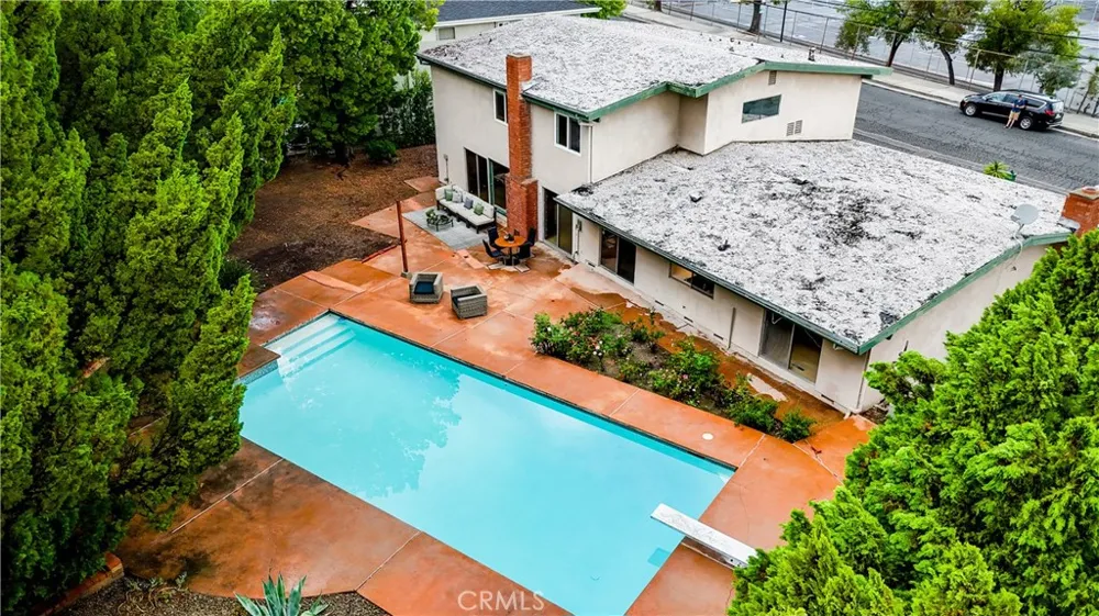 20164 Santa Rita Woodland Hills, CA 91364