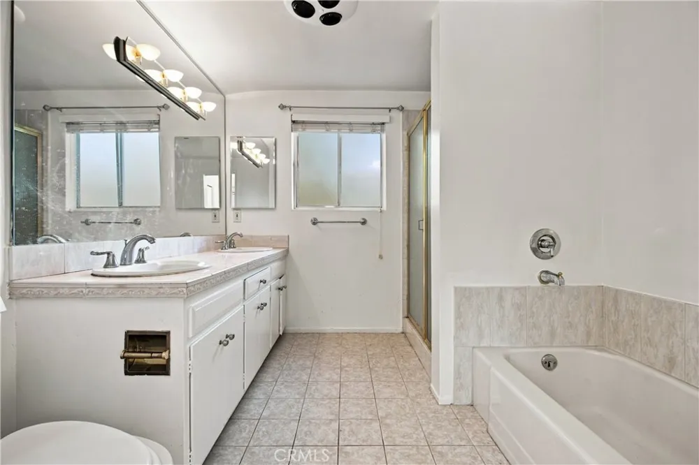 20164 Santa Rita Woodland Hills, CA 91364