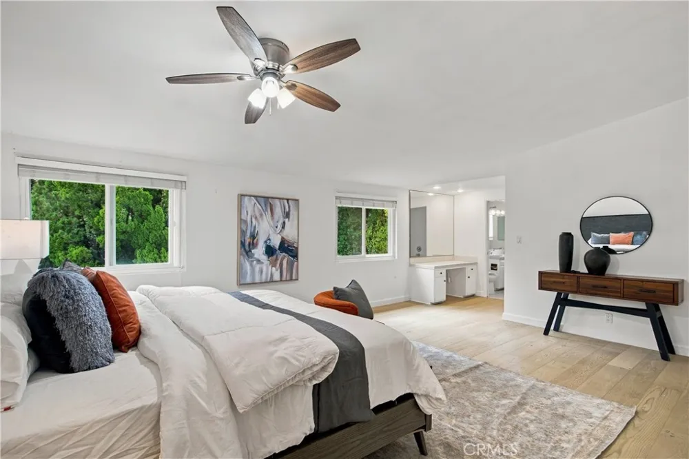 20164 Santa Rita Woodland Hills, CA 91364