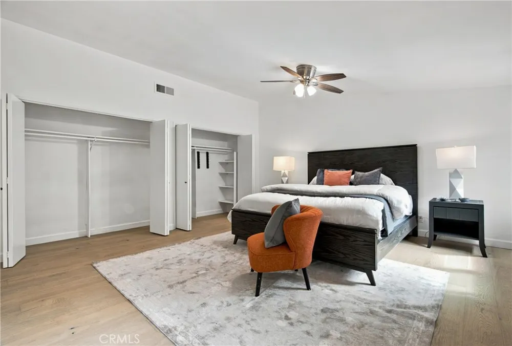 20164 Santa Rita Woodland Hills, CA 91364