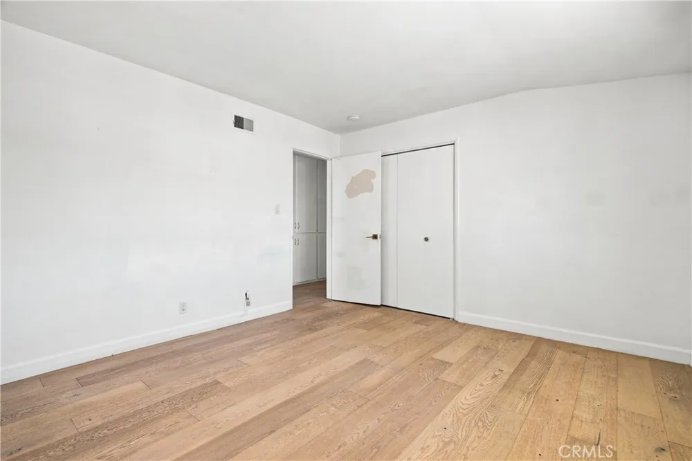 20164 Santa Rita Woodland Hills, CA 91364
