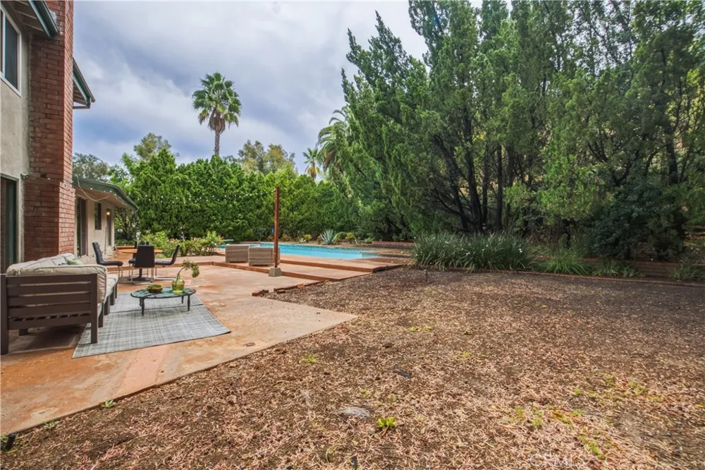 20164 Santa Rita Woodland Hills, CA 91364