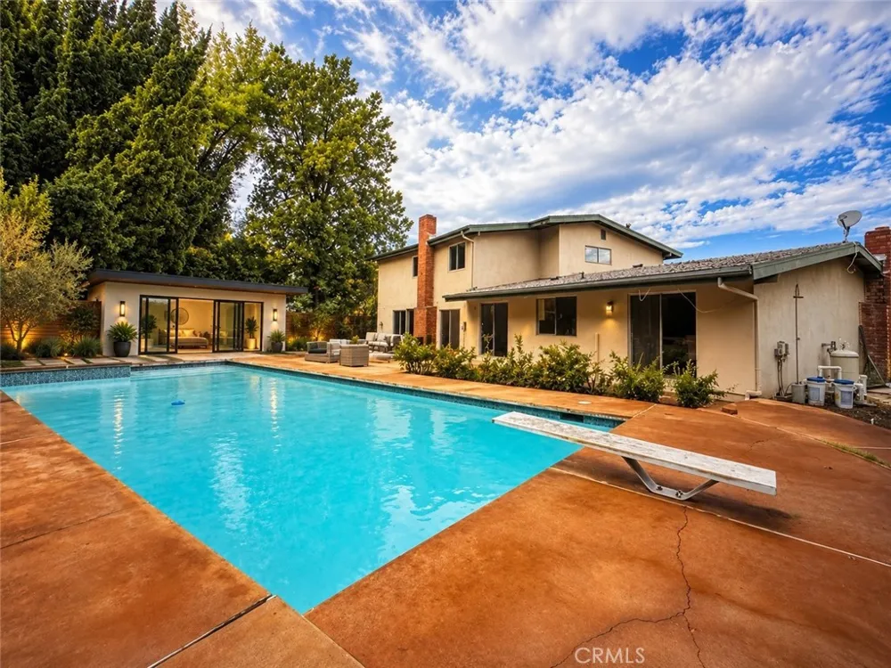 20164 Santa Rita Woodland Hills, CA 91364