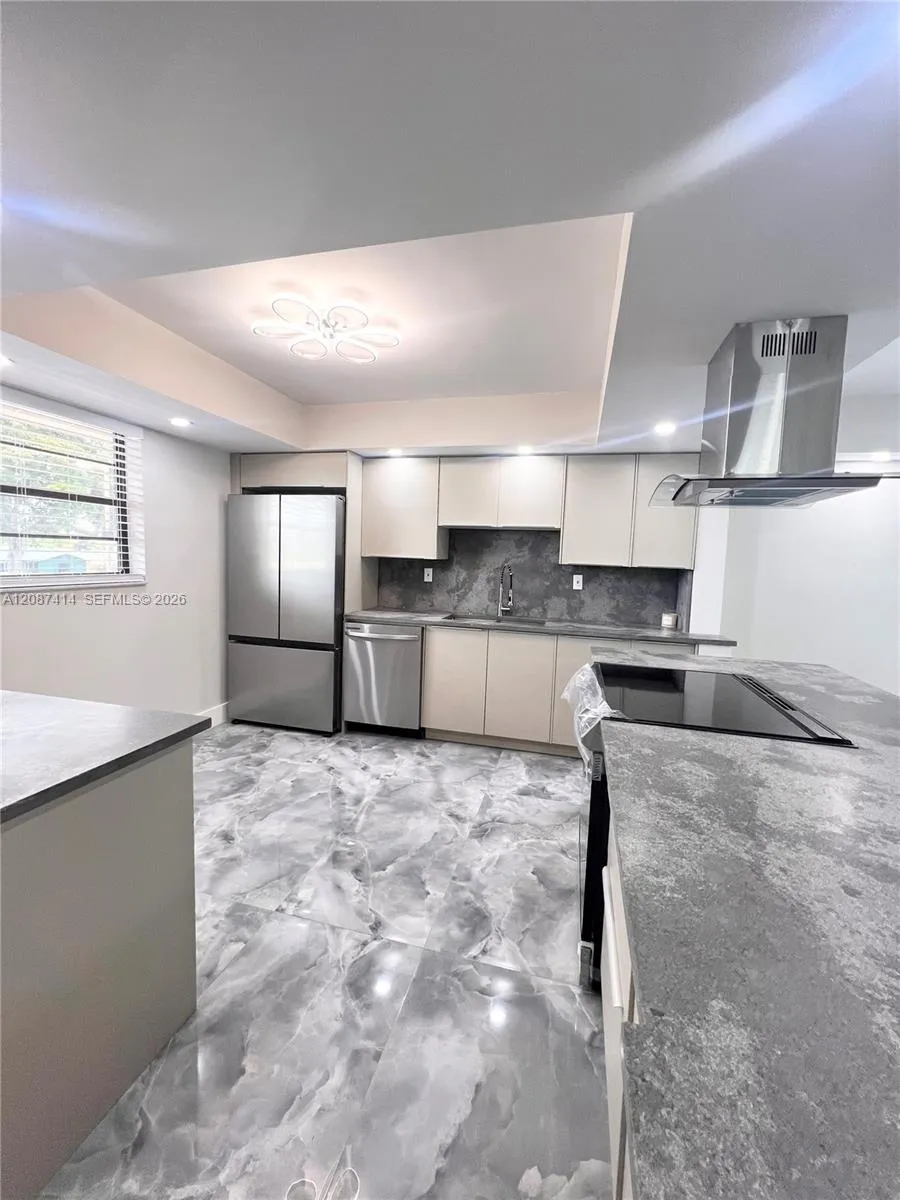4930 E Sabal Palm Blvd #206 Tamarac, FL 33319