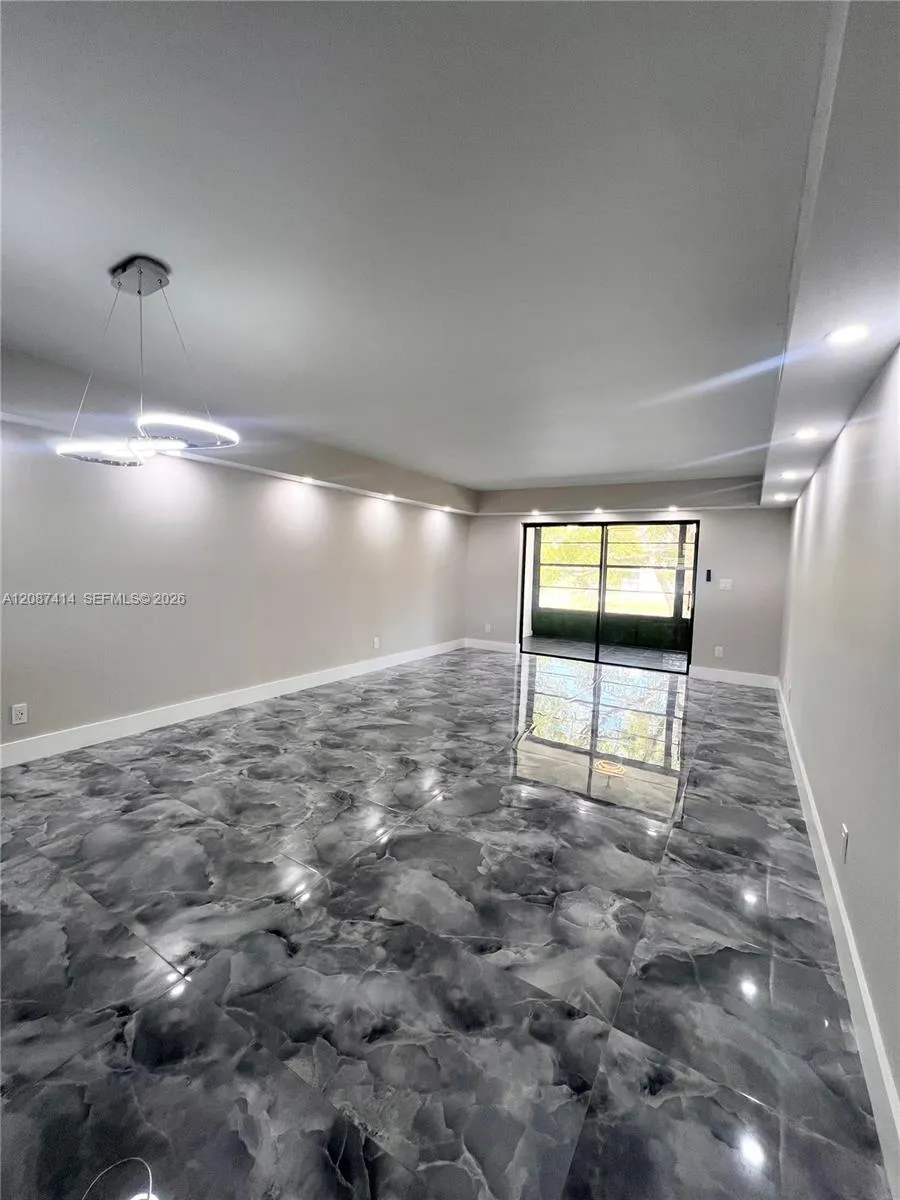 4930 E Sabal Palm Blvd #206 Tamarac, FL 33319