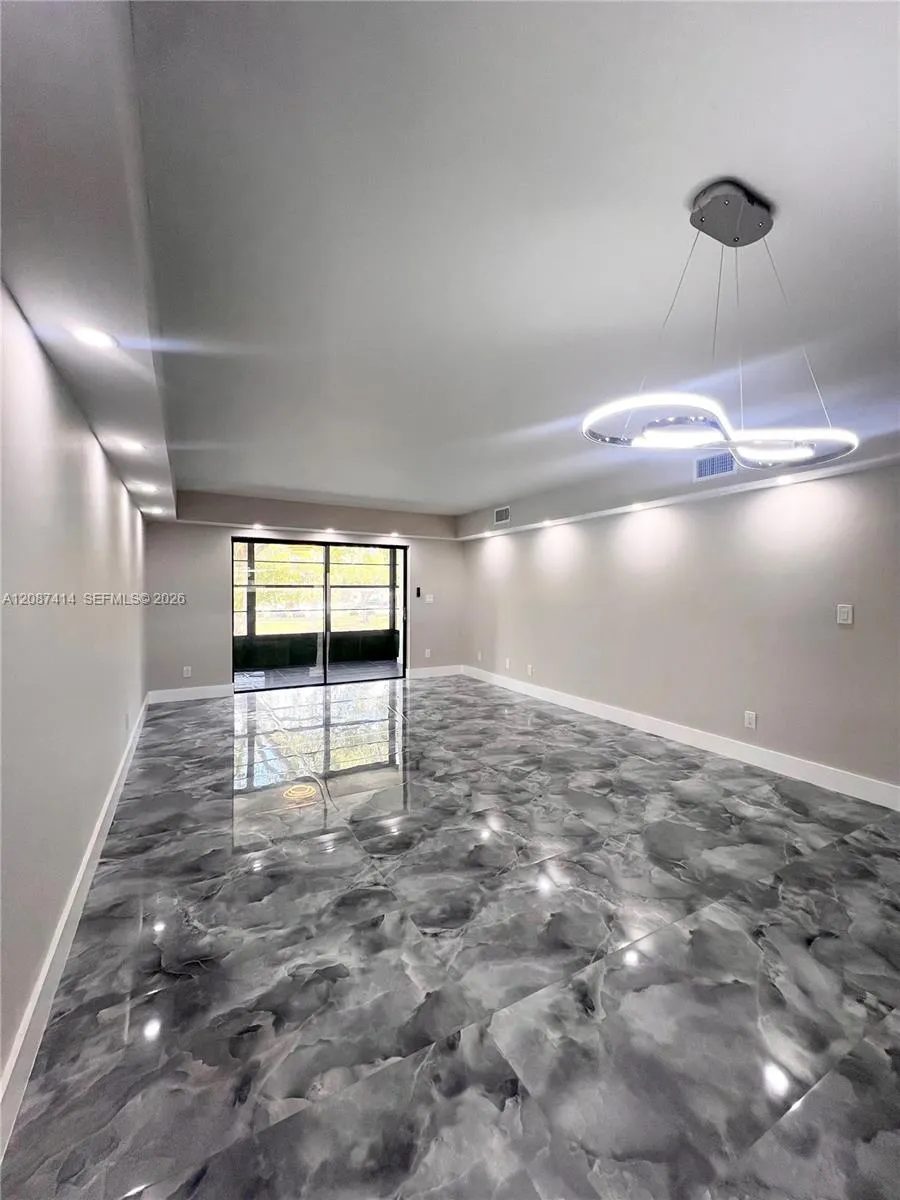 4930 E Sabal Palm Blvd #206 Tamarac, FL 33319