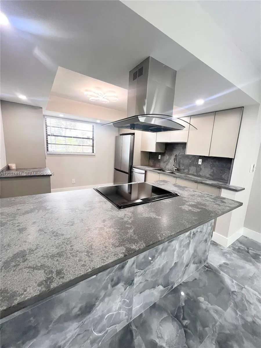 4930 E Sabal Palm Blvd #206 Tamarac, FL 33319