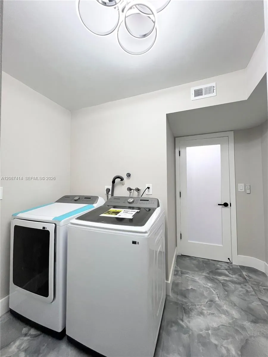 4930 E Sabal Palm Blvd #206 Tamarac, FL 33319