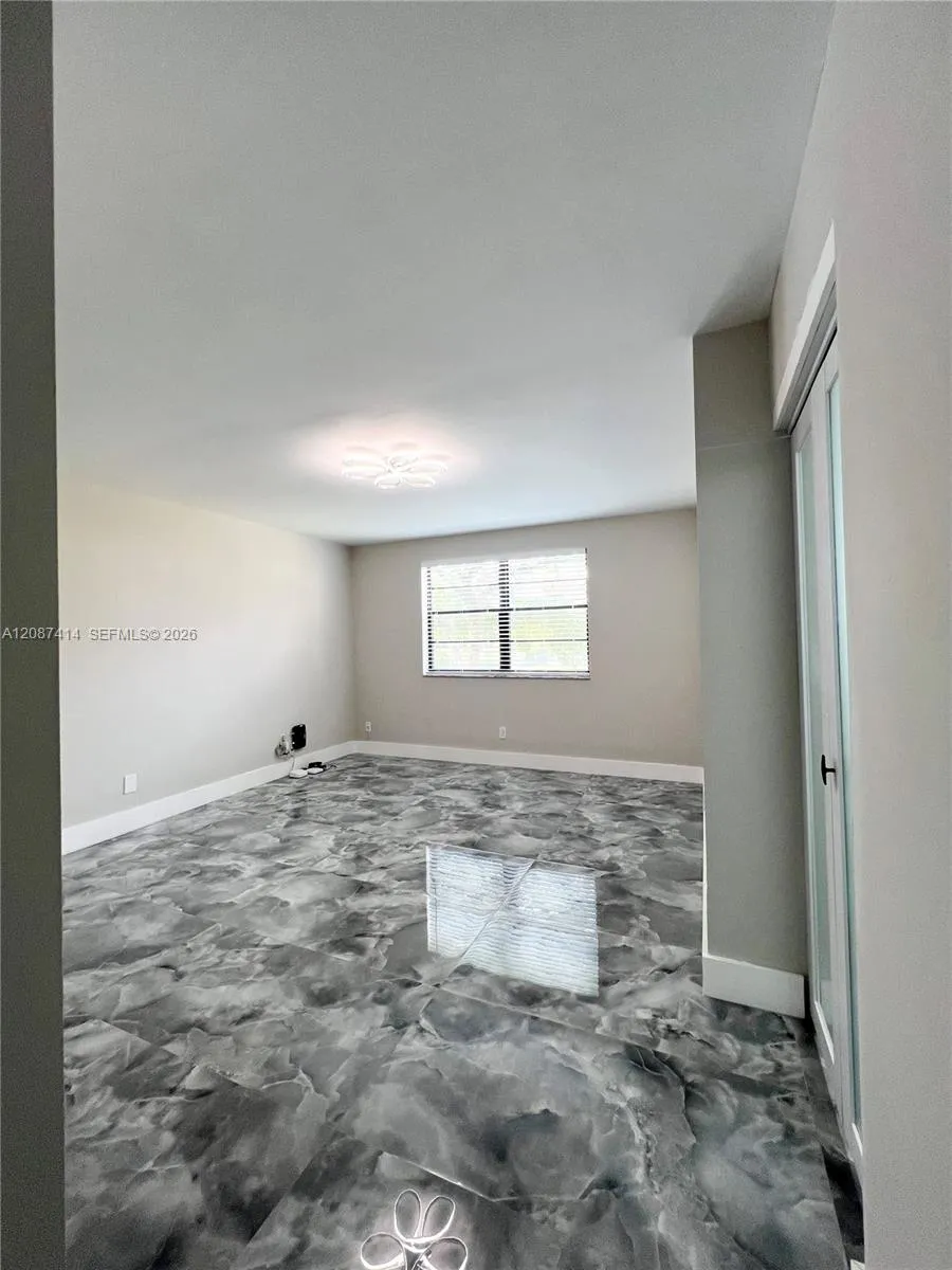 4930 E Sabal Palm Blvd #206 Tamarac, FL 33319