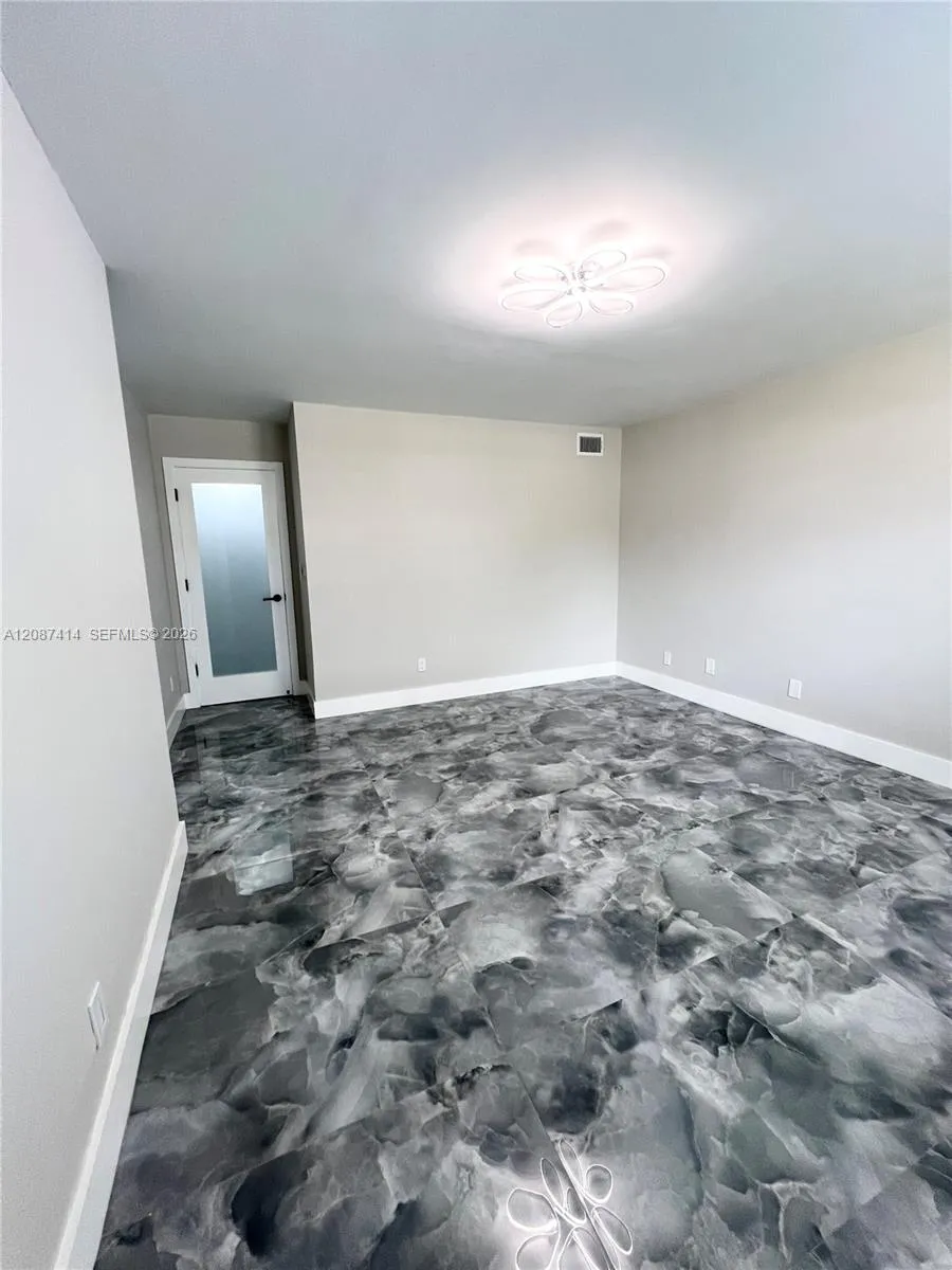 4930 E Sabal Palm Blvd #206 Tamarac, FL 33319