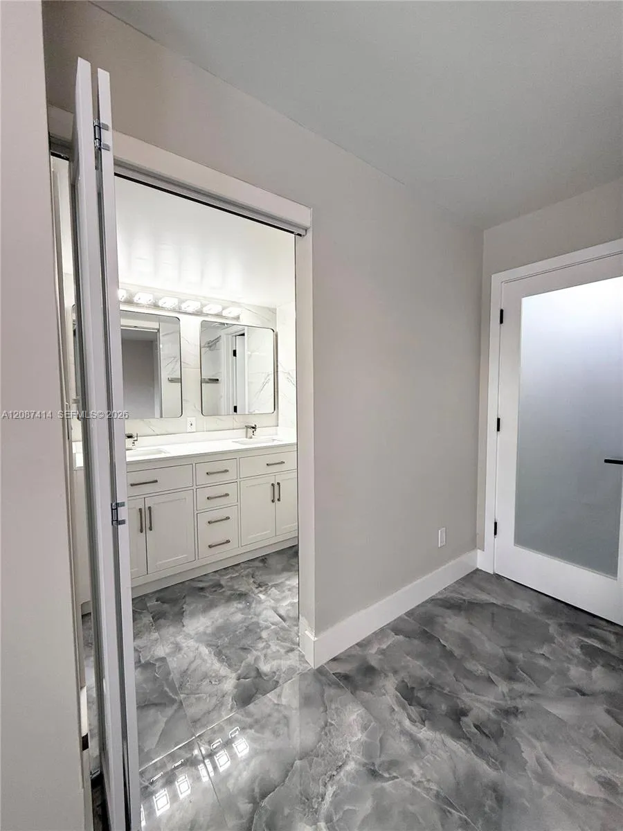 4930 E Sabal Palm Blvd #206 Tamarac, FL 33319