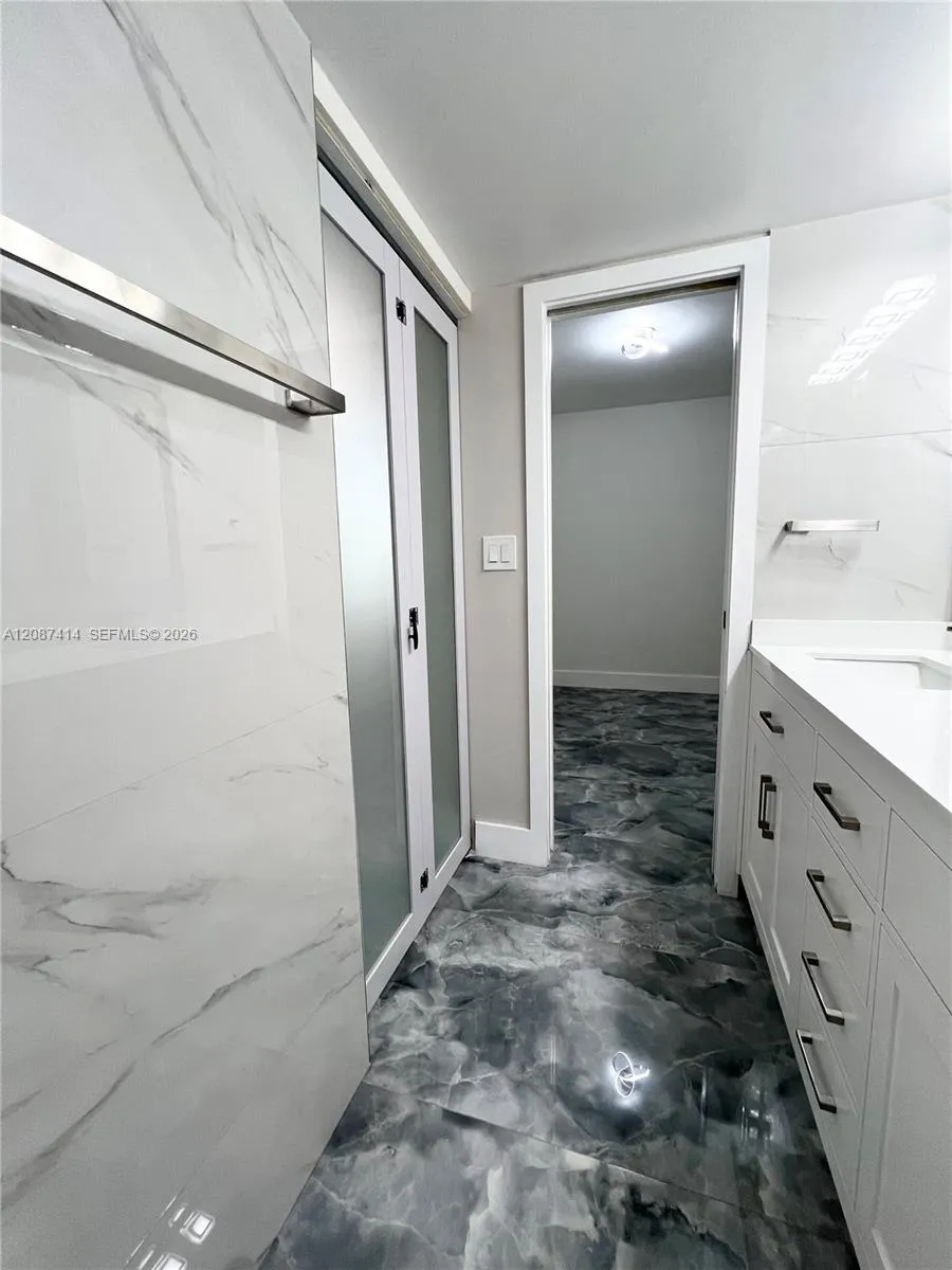 4930 E Sabal Palm Blvd #206 Tamarac, FL 33319