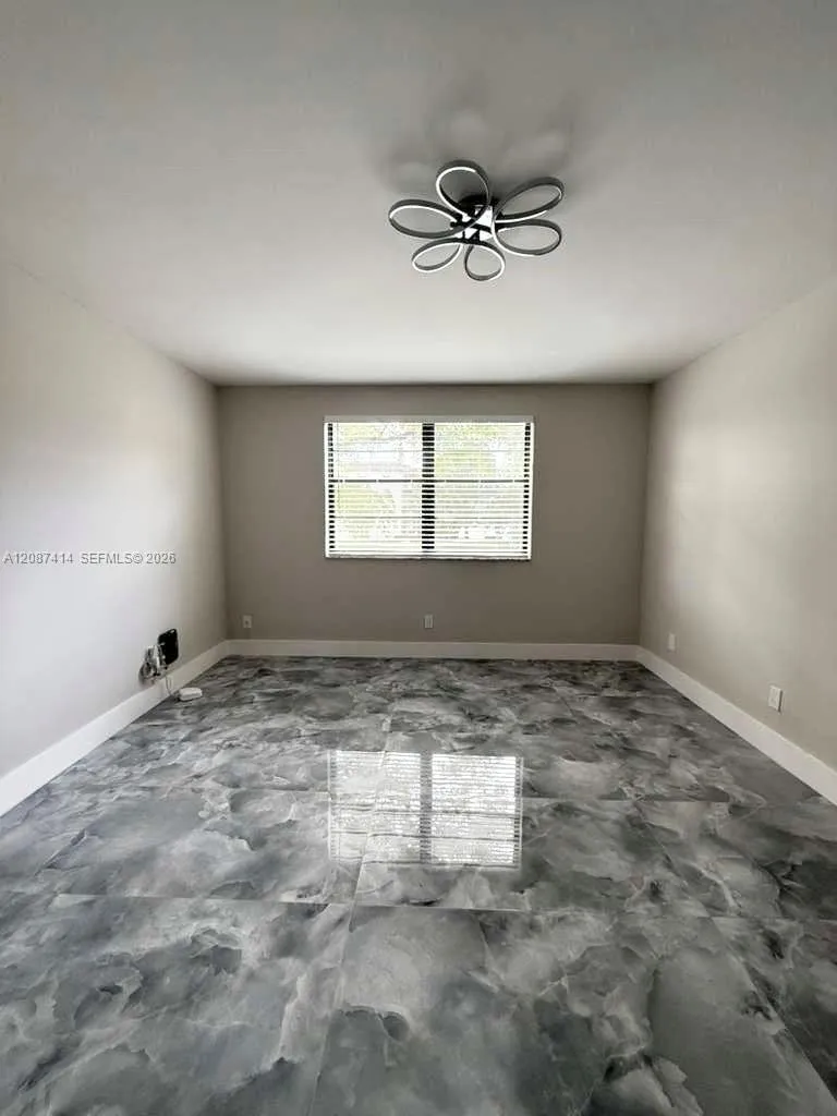 4930 E Sabal Palm Blvd #206 Tamarac, FL 33319