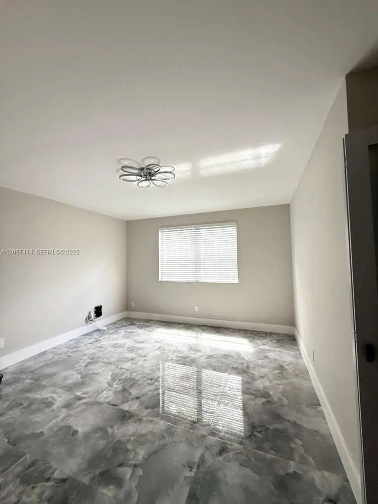4930 E Sabal Palm Blvd #206 Tamarac, FL 33319