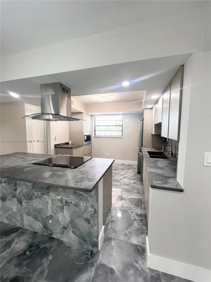 4930 E Sabal Palm Blvd #206 Tamarac, FL 33319
