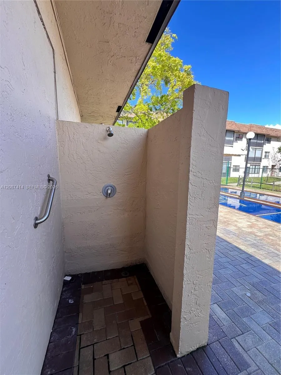4930 E Sabal Palm Blvd #206 Tamarac, FL 33319