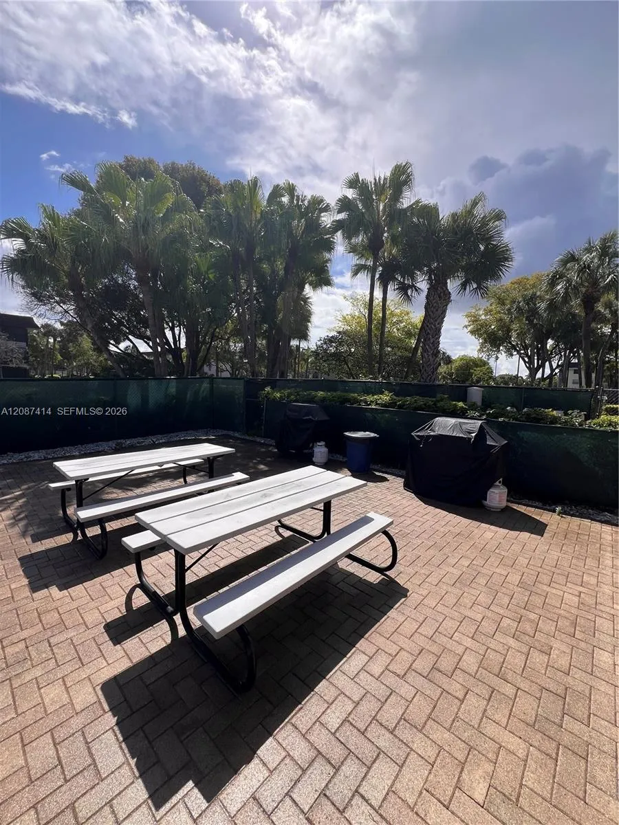 4930 E Sabal Palm Blvd #206 Tamarac, FL 33319