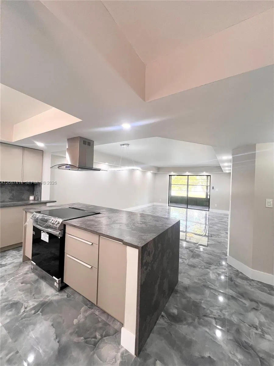 4930 E Sabal Palm Blvd #206 Tamarac, FL 33319