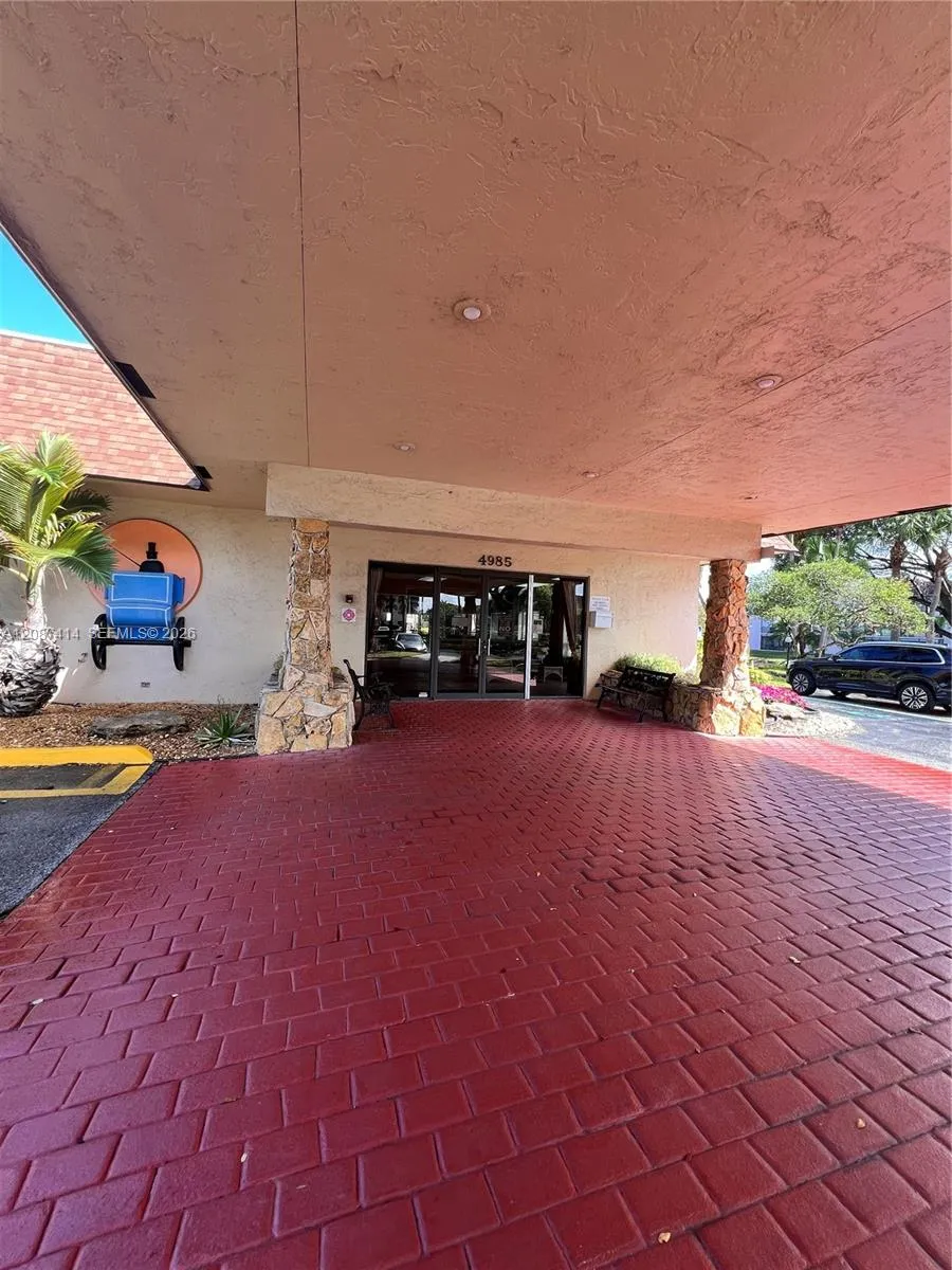 4930 E Sabal Palm Blvd #206 Tamarac, FL 33319